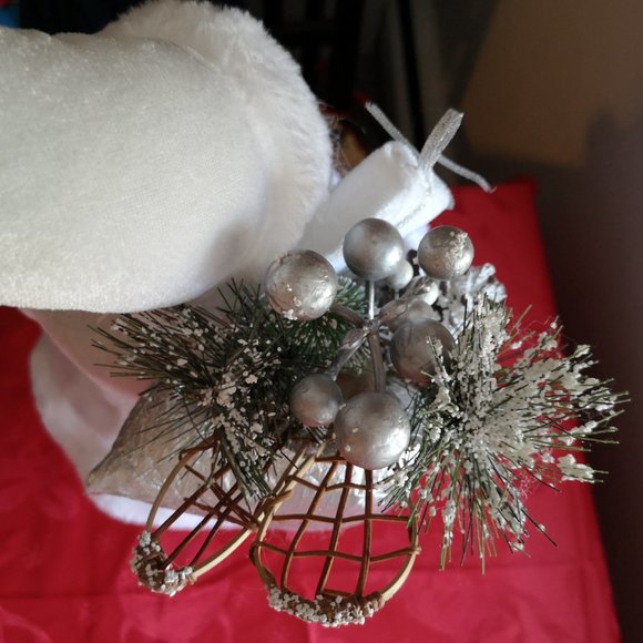 Vintage Lifelike All-White Porcelain Santa - Picture 8 of 15